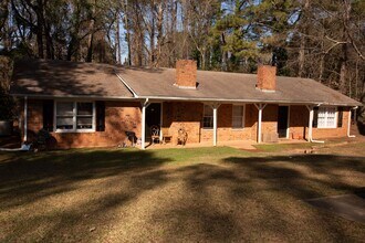 Building Photo - 142 Ramble Hills Cir