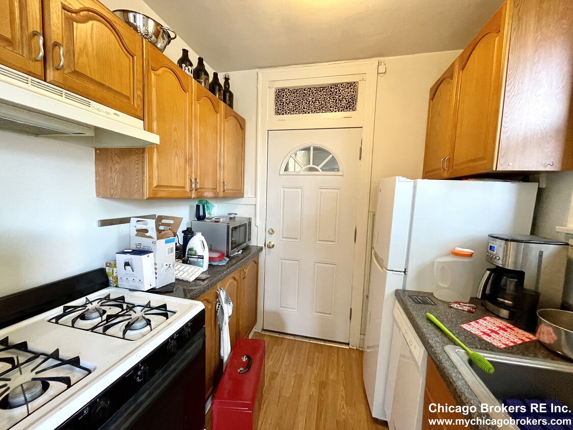 Primary Photo - 1645 W Cornelia Ave