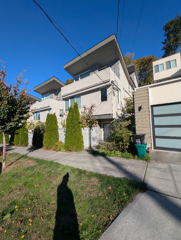 Building Photo - 3816 22nd Ave SW