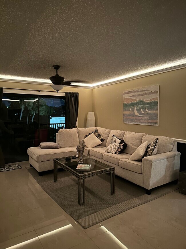 Foto del edificio - 5807 N Atlantic Ave