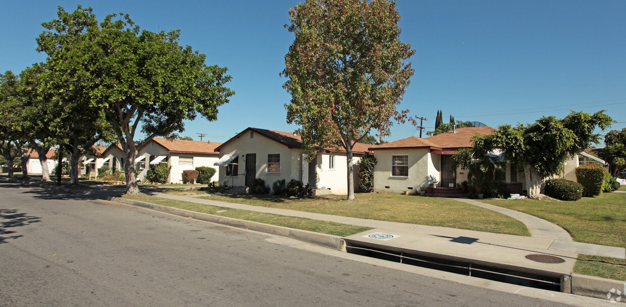 Primary Photo - 17700-17726 Jersey Ave