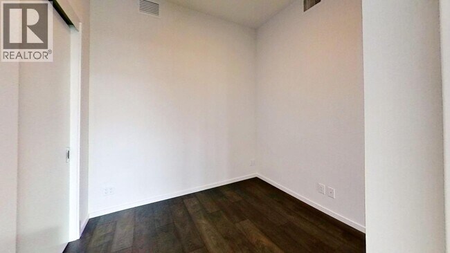 Photo du bâtiment - 6788 Minoru Blvd