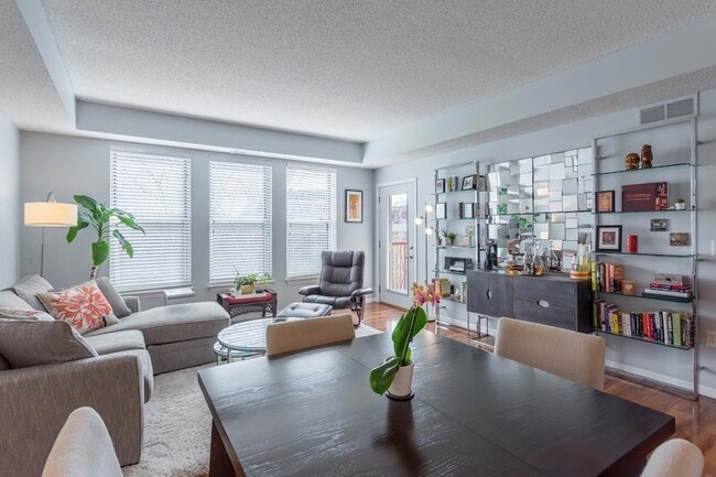 Building Photo - 545 N 1st St