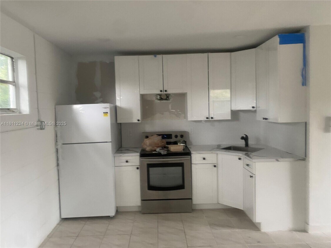 Foto del edificio - 5028 NW 3rd Ave