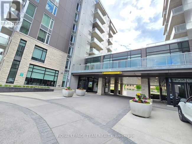 Building Photo - 570-570 De Mazenod Ave