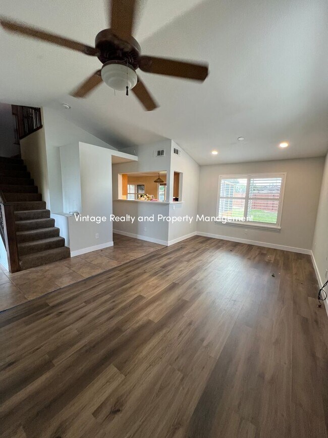 Building Photo - Ready To Go Top Of The Line 4 Bedroom Two Story Home!!!