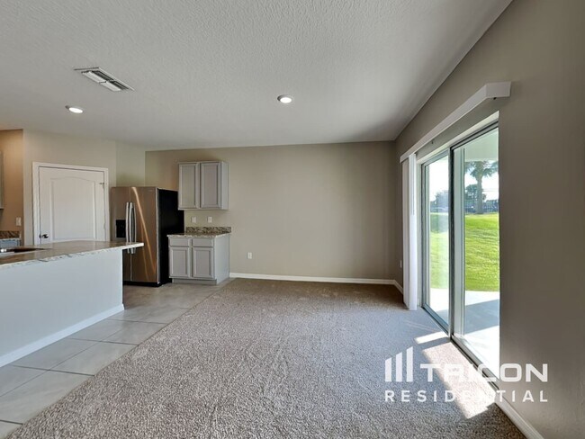Foto del edificio - 242 Meadowbrook Blvd