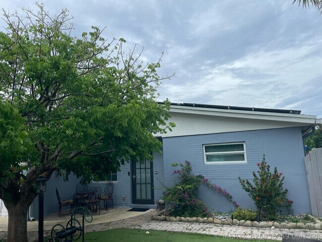 Foto del edificio - 3850 NE 12th Terrace