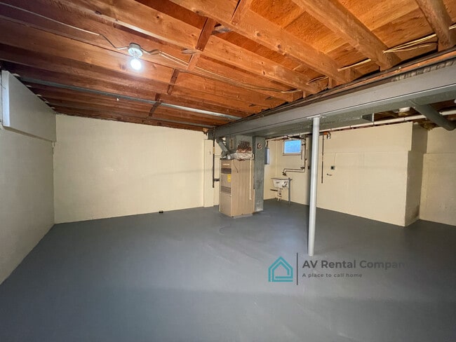 Building Photo - 211 Titan St