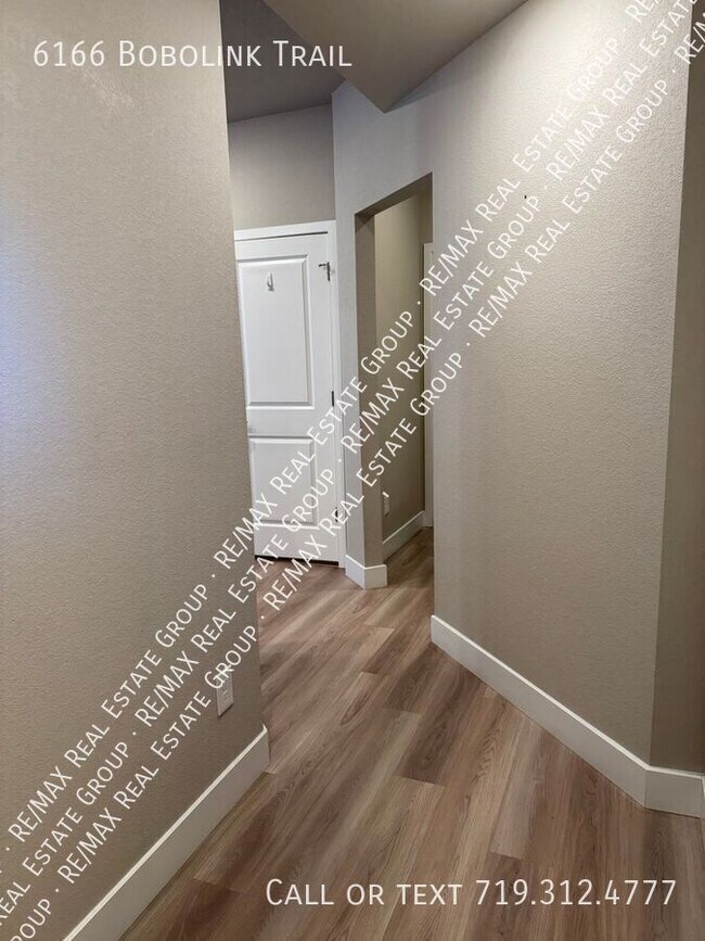 Building Photo - 6166 Bobolink Trl