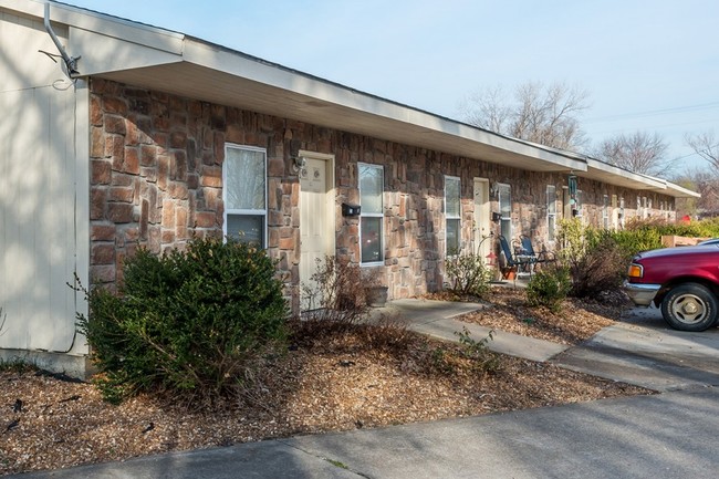 Building Photo - 203-215 W Atkison Ave