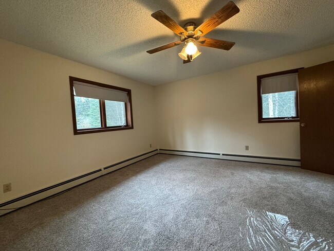 Foto del edificio - 5 Bedroom, 3 Bathroom, 2 Car Garage in North Pole - FUEL INCLUDED!