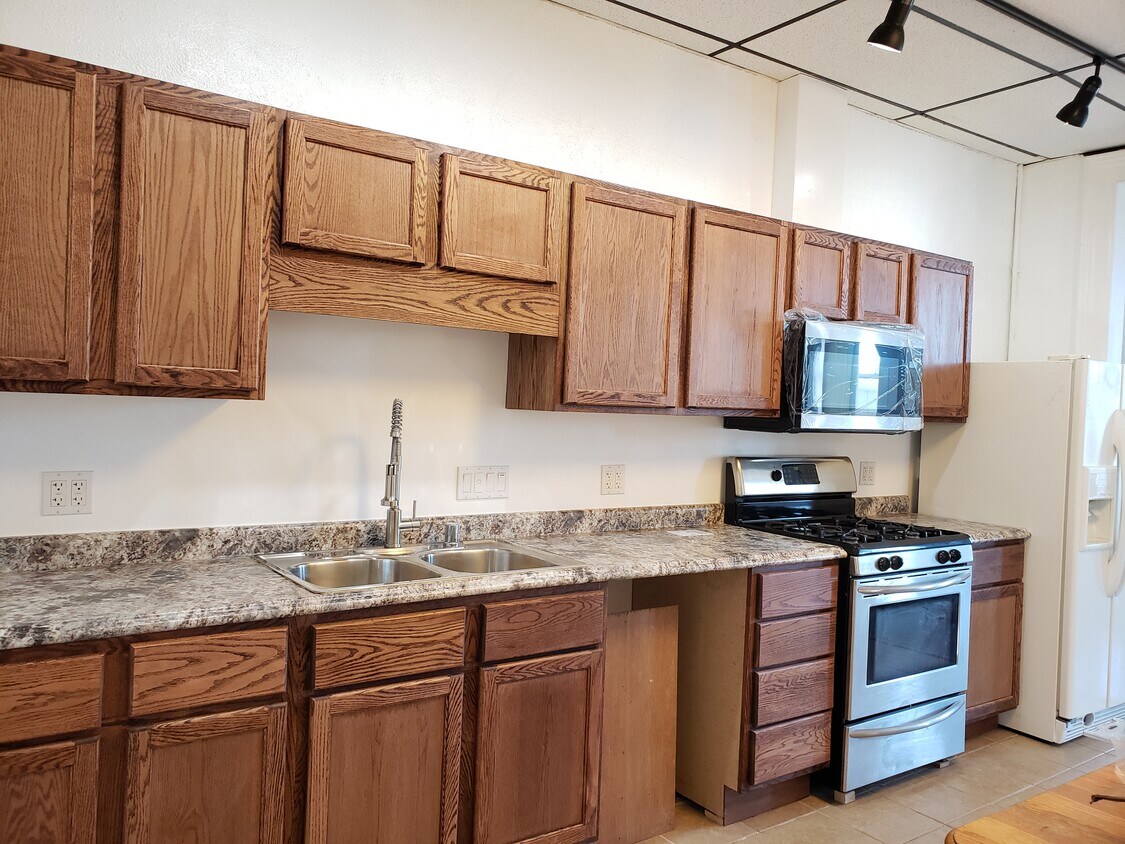 Foto principal - 2969 S Archer Ave