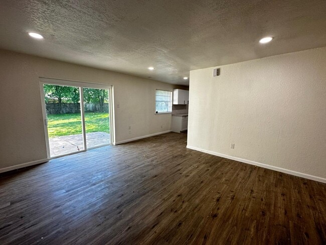 Foto del edificio - 1732 Americana Blvd