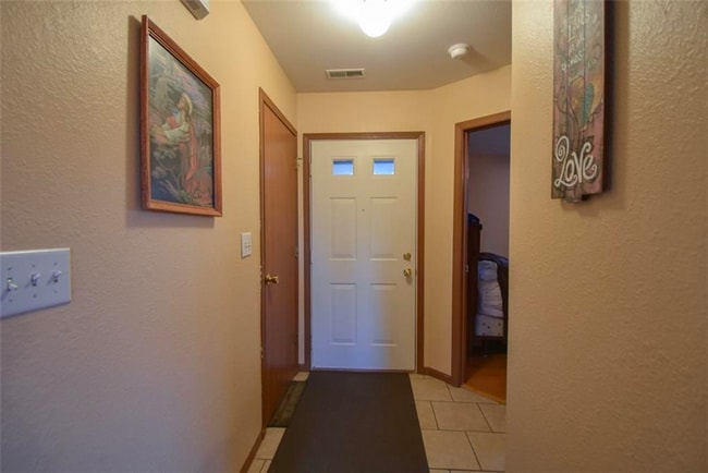 Building Photo - 1236 Wolf Run