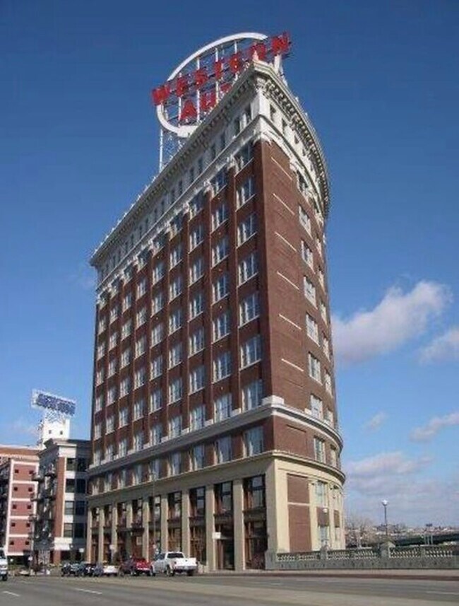 Building Photo - 2107 Grand Blvd