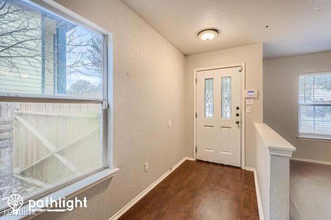 Foto del edificio - 4 br, 2 bath House - 711 Clover Creek UNIT