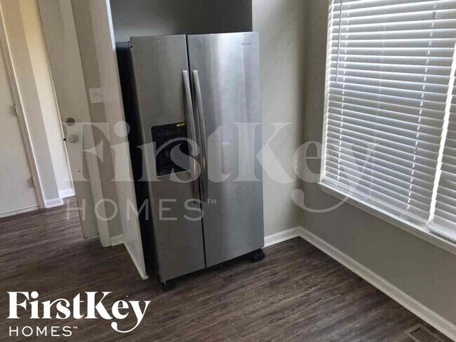 Foto del edificio - 1611 Cooper Dr