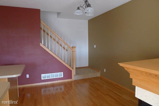 Foto del edificio - 2 br, 2 bath Townhome - 14590 Sumter Ave
