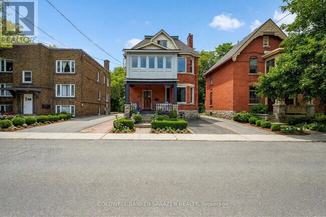 Photo du bâtiment - 135 Hawthorne Ave