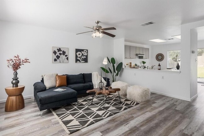 Building Photo - 10732 Marshitahs Way