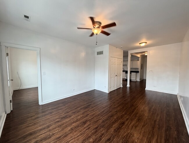 Building Photo - 5833 W Irving Park Rd