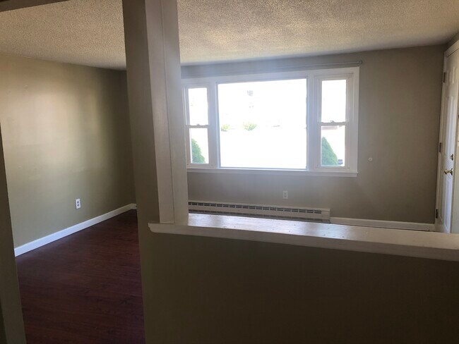 Foto del edificio - 105 Dewey Ave