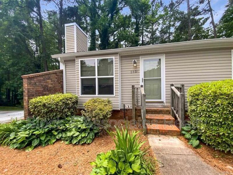 Foto principal - 5901 Suncreek Ct