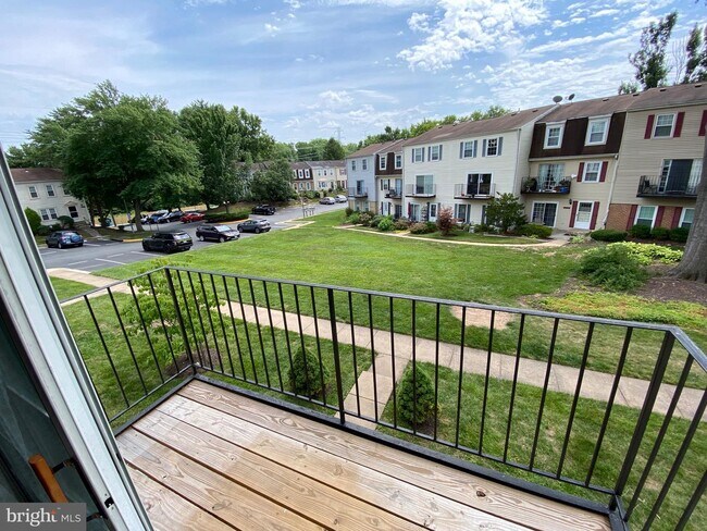 Foto del edificio - 6352 Pine View Ct