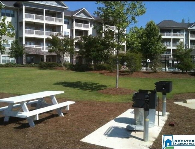 Foto del edificio - 475 River Forest Ln