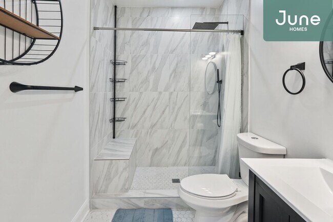 Foto del edificio - ROOM ONLY in 5-bed/3.5-bath Home