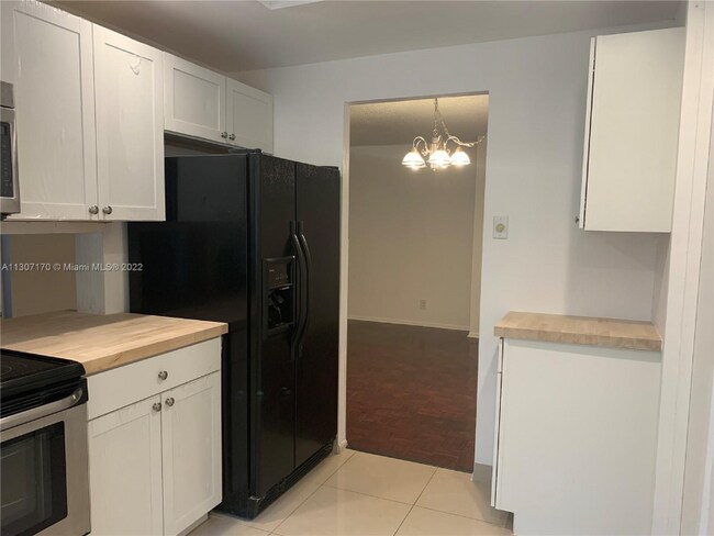 Foto del edificio - 922 NE 199th St