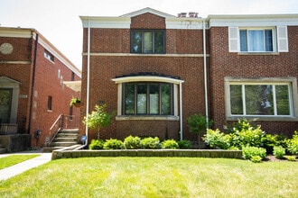 Building Photo - 8213 Lake St