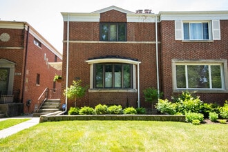 Building Photo - 8213 Lake St