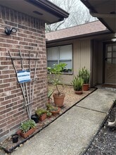 Building Photo - 2920 Thistledown Dr