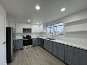 Building Photo - 1603 Norpoint Way NE