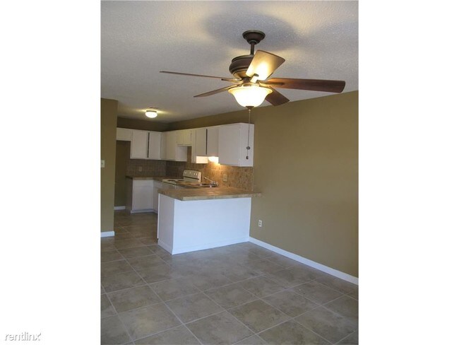 Building Photo - 520 Lenora Dr