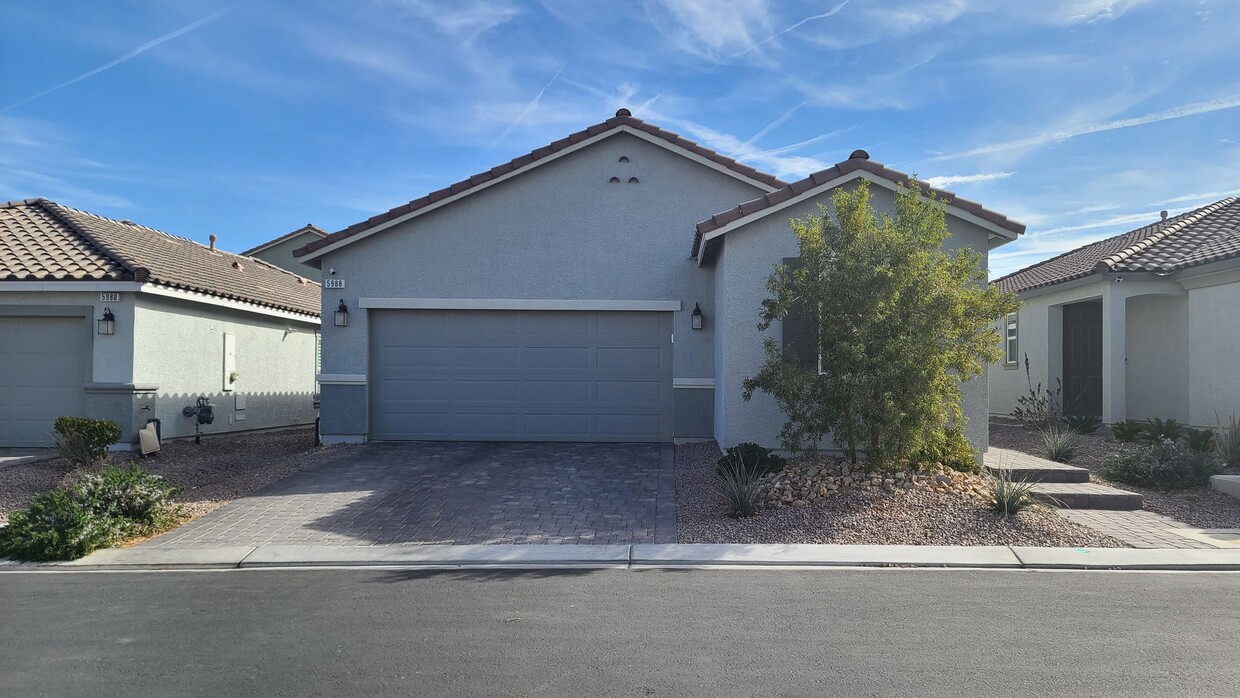 Foto principal - 3 Bedroom 1 story home in Southwest Las Vegas