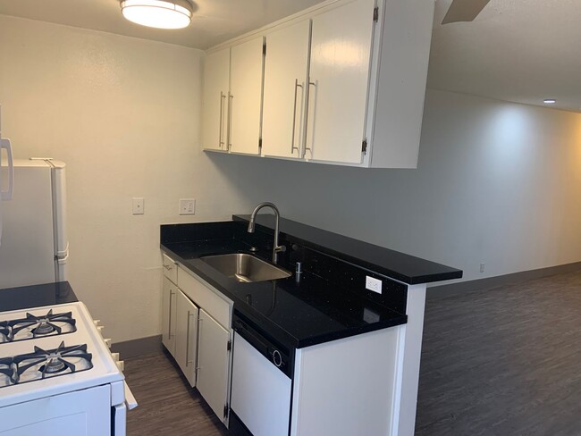 Foto del edificio - 3735 S Canfield Ave