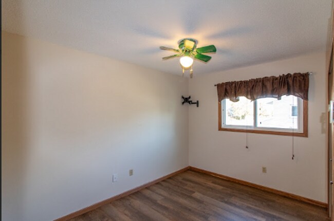 Building Photo - Spacious 3 bedroom Townhome in Rochester!