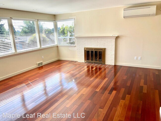 Building Photo - 3 br, 2 bath House - 4304 NE 70th Street