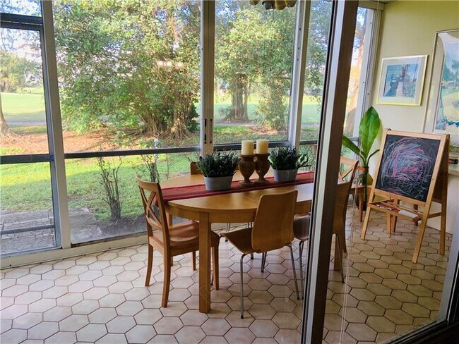 Foto del edificio - 4011 N Cypress Dr