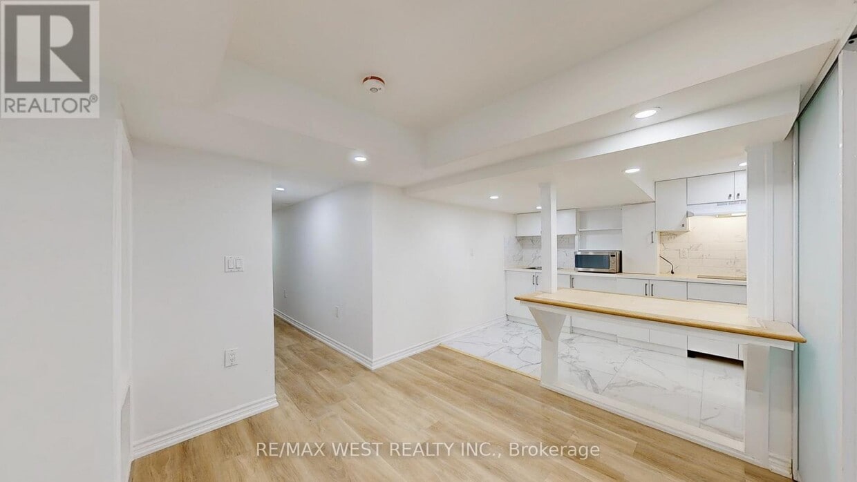 Primary Photo - 197 Vantage Lp