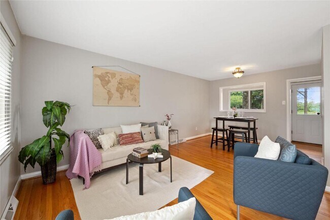 Foto del edificio - 9731 Twincrest Dr