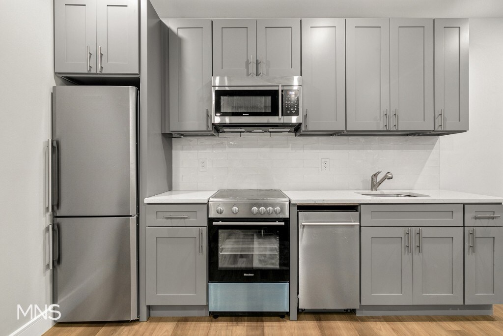 Foto principal - 864 49th Street