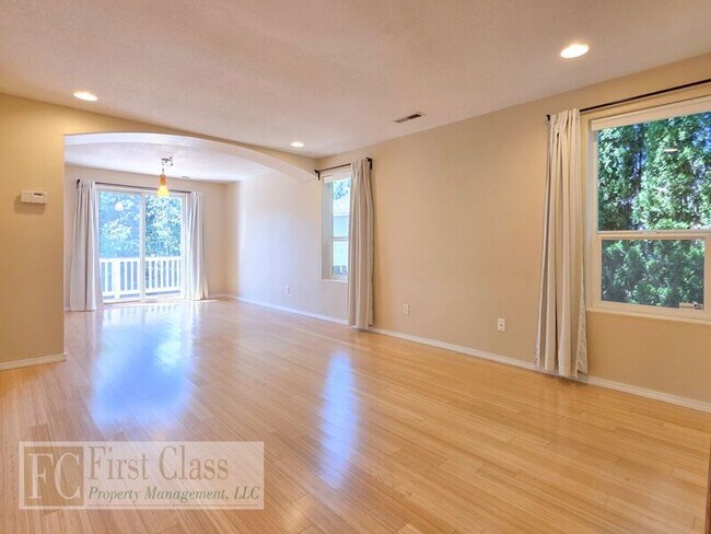 Foto del edificio - 503 SW 207th Ave