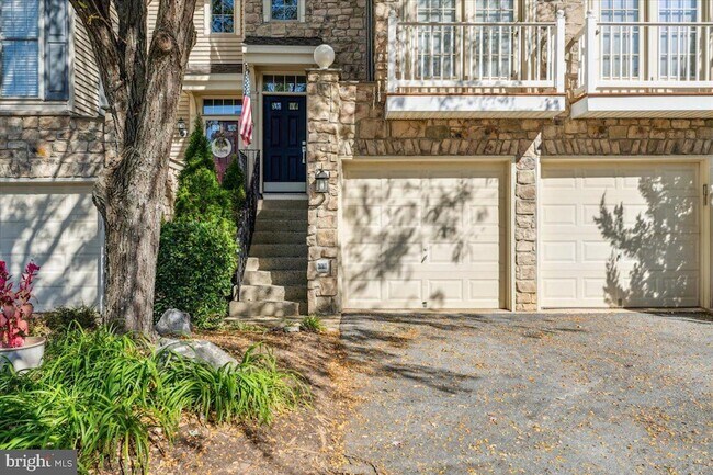 Foto del edificio - 2442 Rippling Brook Rd