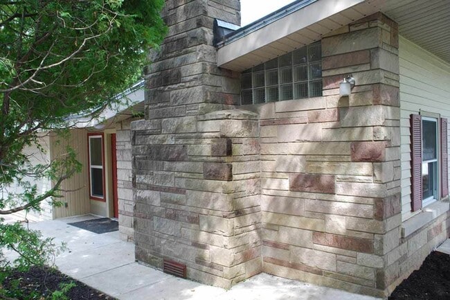 Building Photo - 1415 E Hunter Ave