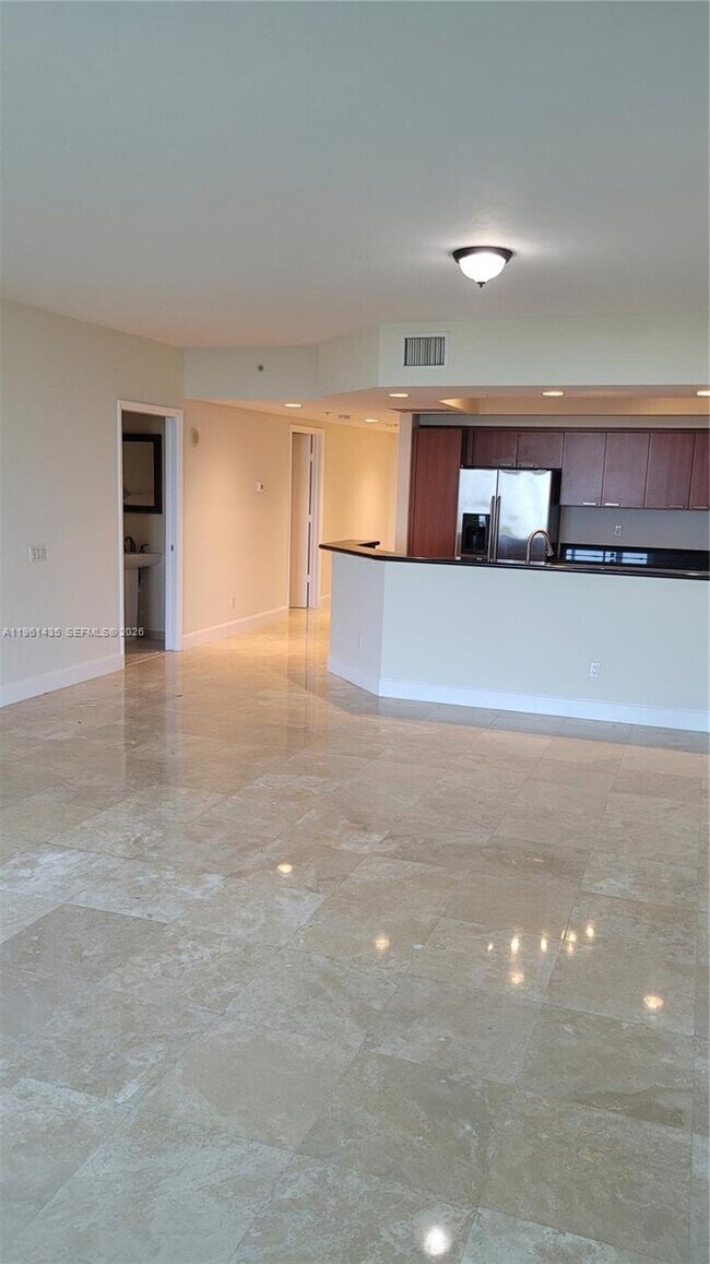 Foto del edificio - 14951 Royal Oaks Ln