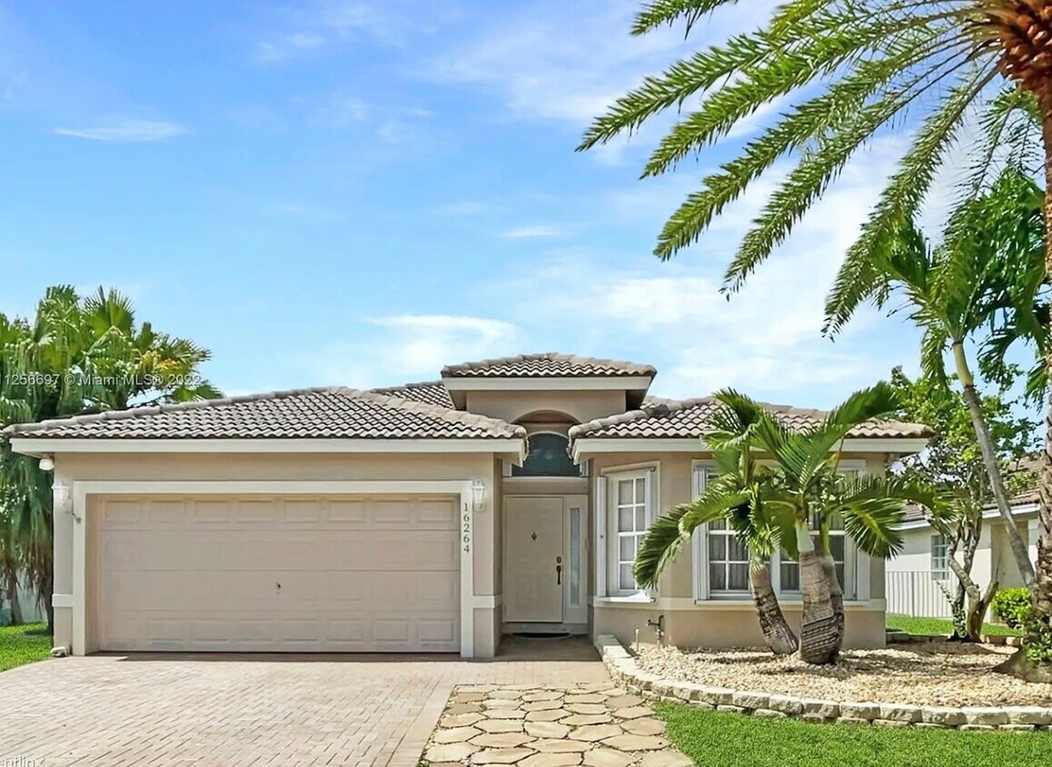 Foto principal - 16264 Northwest 24th Street